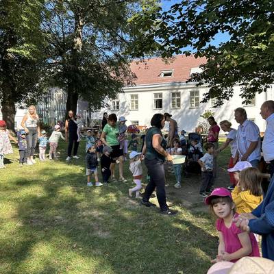 Eröffnung Spielplatz Kindergarten Kardinal-Piffl-Platz